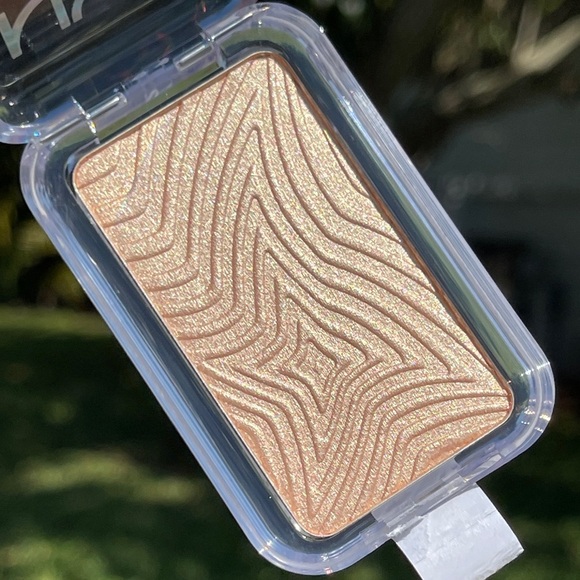 NYX Professional Makeup ButterMelt Highlighter In Glaze It Butta Gold - Picture 14 of 14